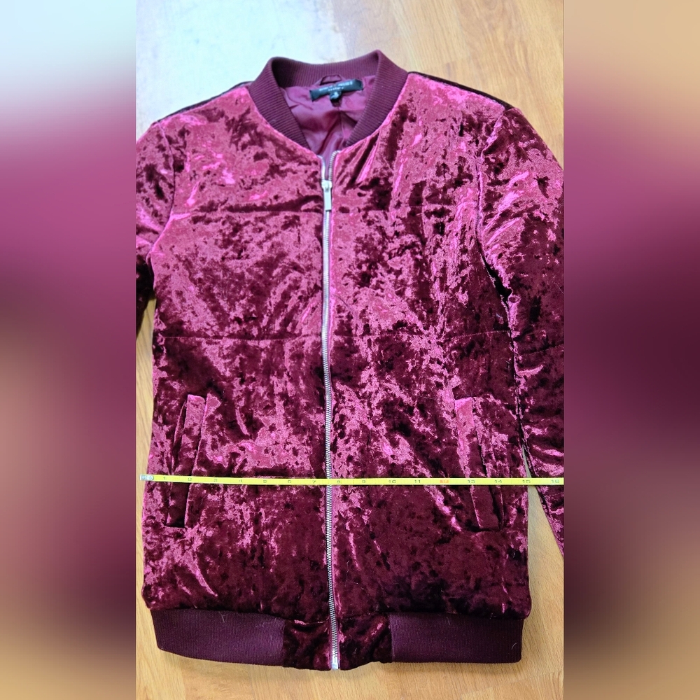 Romeo & Juliet Couture Metallic Burgundy Velvet Bomber Jacket Size S MSRP $175 - Picture 5 of 9